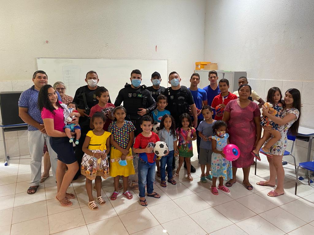 Policias penais realizam ação solidária em alusão ao Dia das Crianças