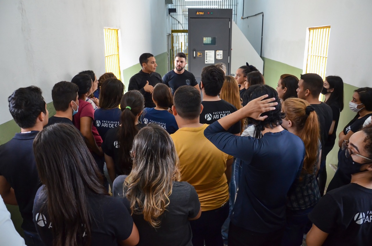 Alunos de direito da Faculdade Ari de Sá participam de visita técnica no sistema prisional cearense