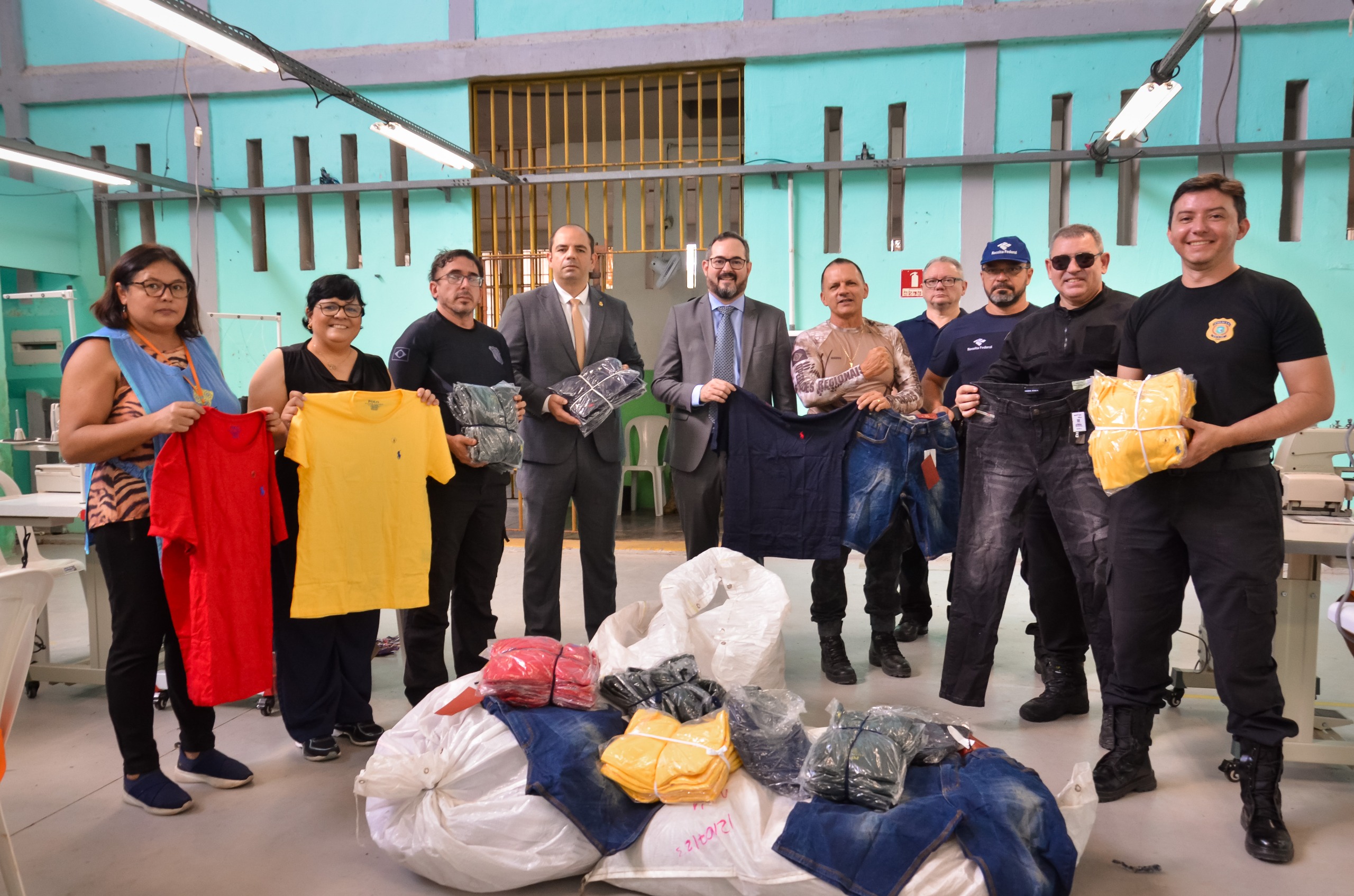 Receita Federal realiza doação de vestuário para internos que recebem alvará de soltura do sistema prisional cearense