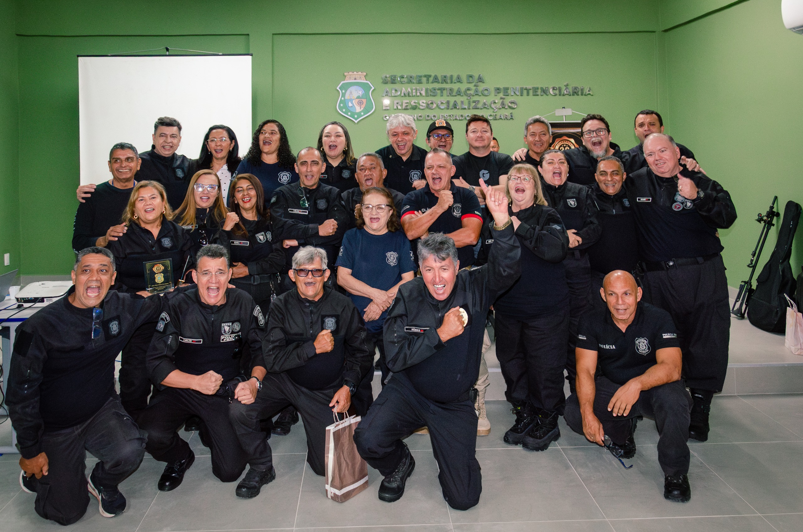 SAP realiza solenidade de homenagem aos policiais penais da turma de 1994 pelos 30 anos de serviço prestado ao sistema prisional do Ceará