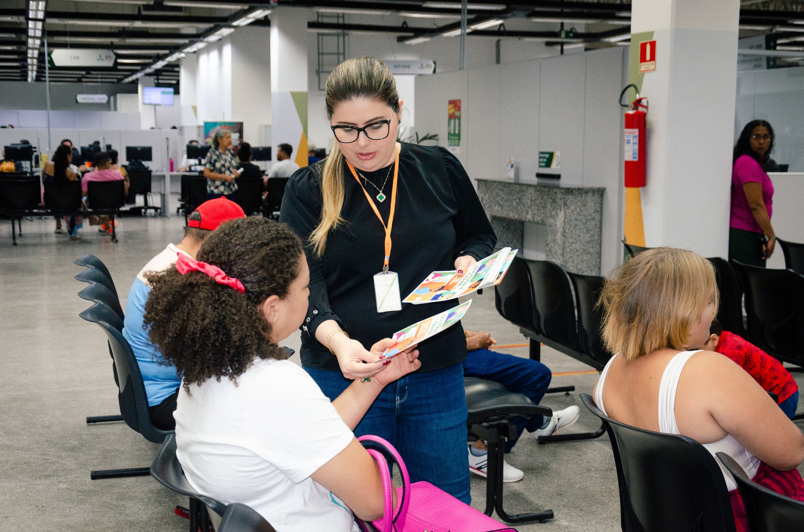 SAP promove ação do programa “Ouvidoria Ativa” nos Vapt Vupts de Fortaleza