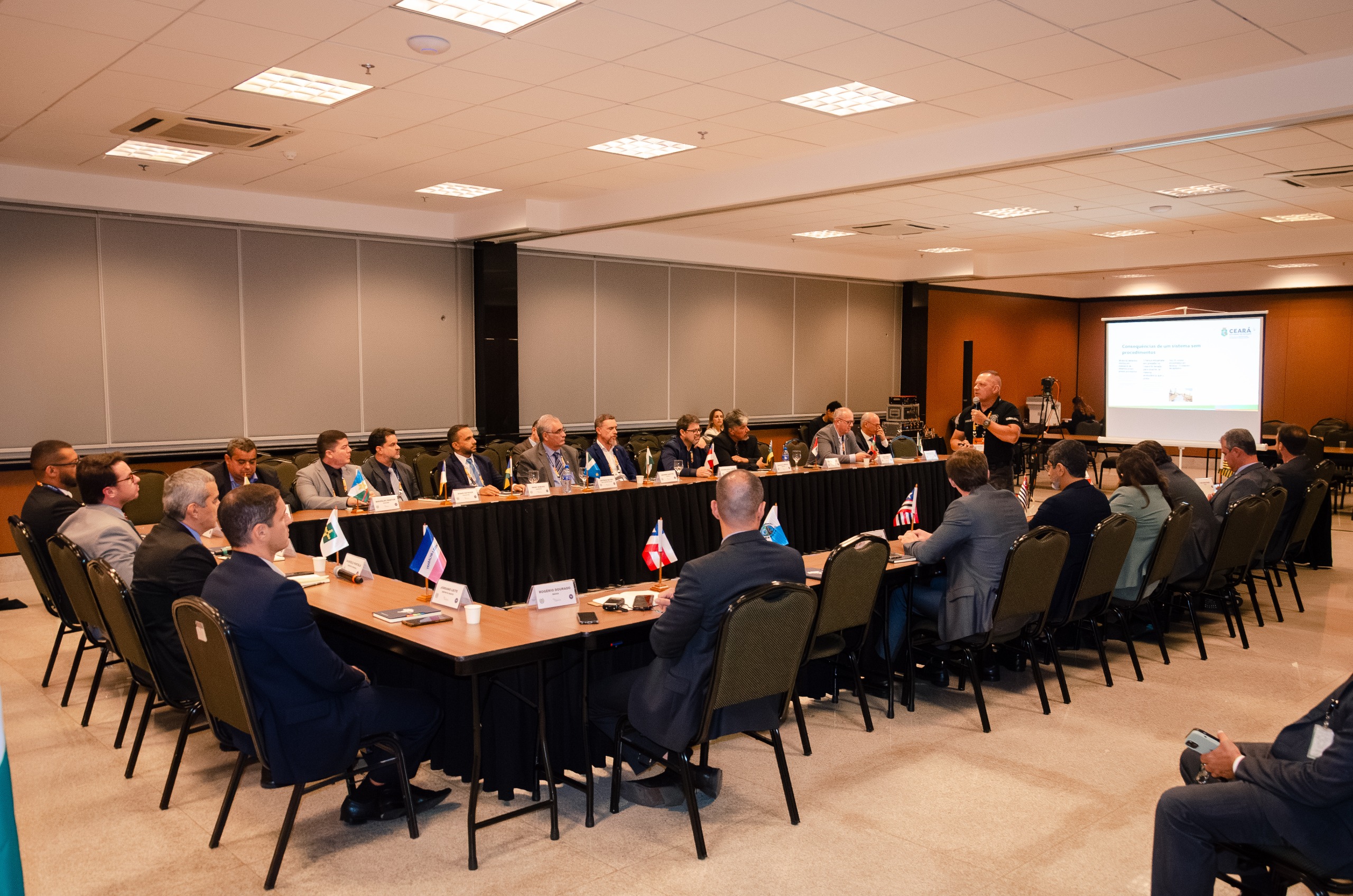 Secretário Mauro Albuquerque apresenta o modelo de gestão prisional do Ceará durante a II Conferência de Segurança Pública – iLab Segurança 2026, em Brasília