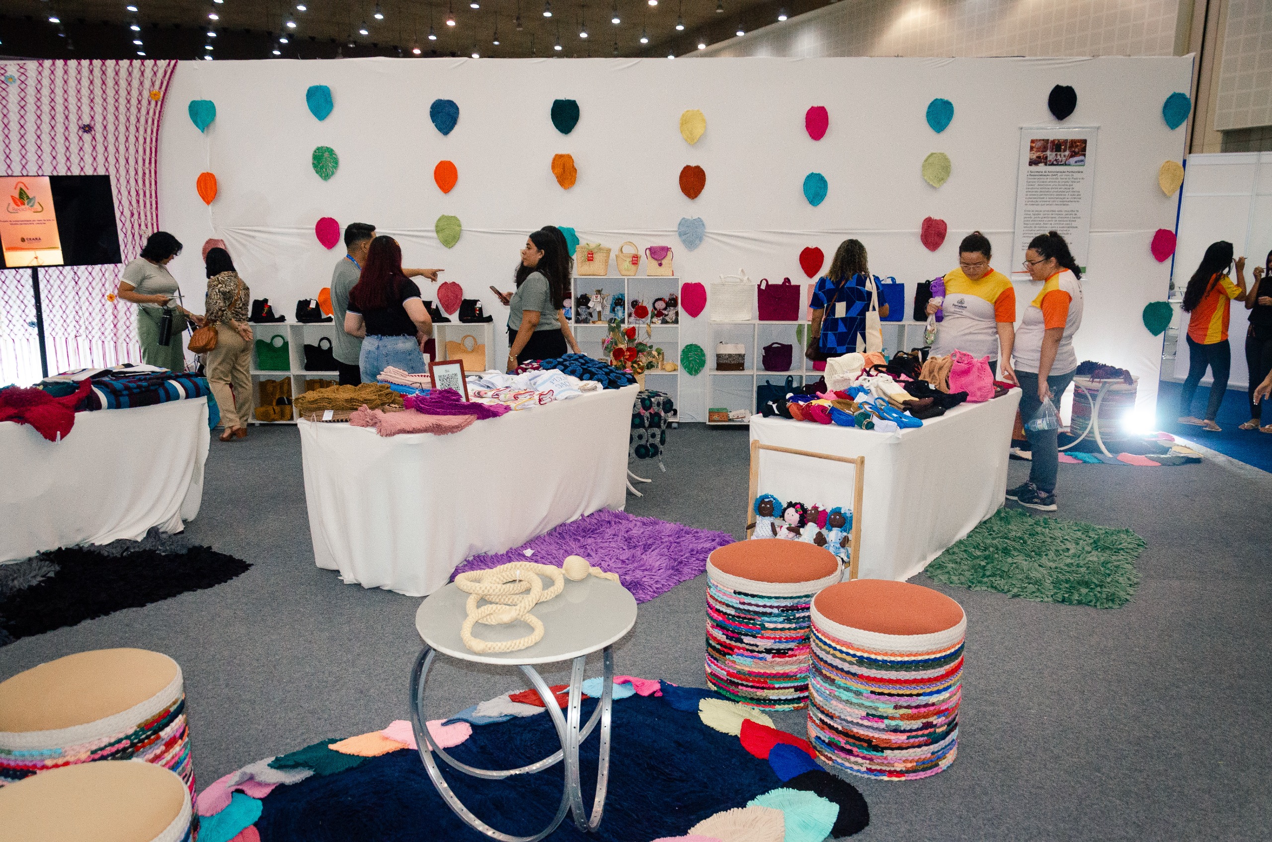 Projeto Arte em Cadeia leva ressocialização e sustentabilidade à Feira da Indústria